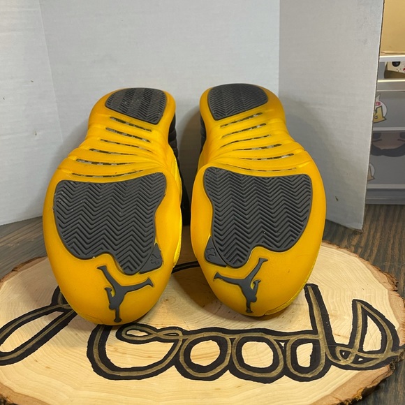 Jordan Retro 12 - University Gold - Picture 3 of 7